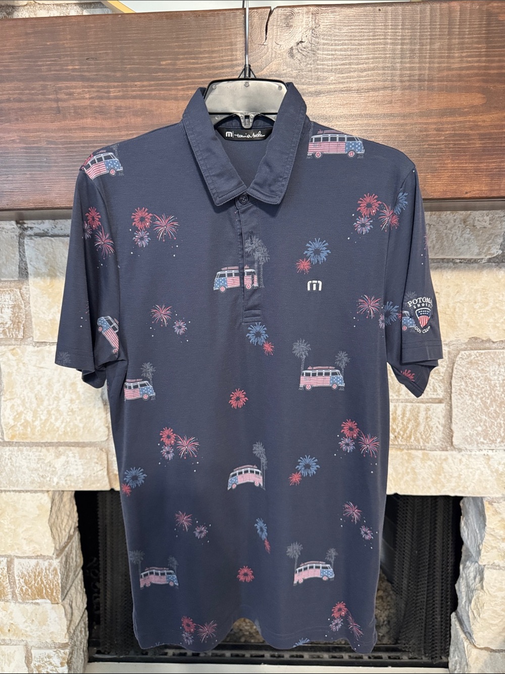 Travis Mathew golf shirt M